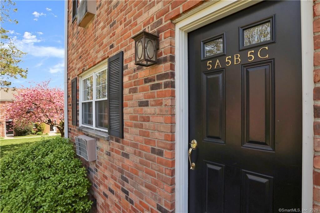 Property Photo:  151 Courtland Avenue 5A  CT 06902