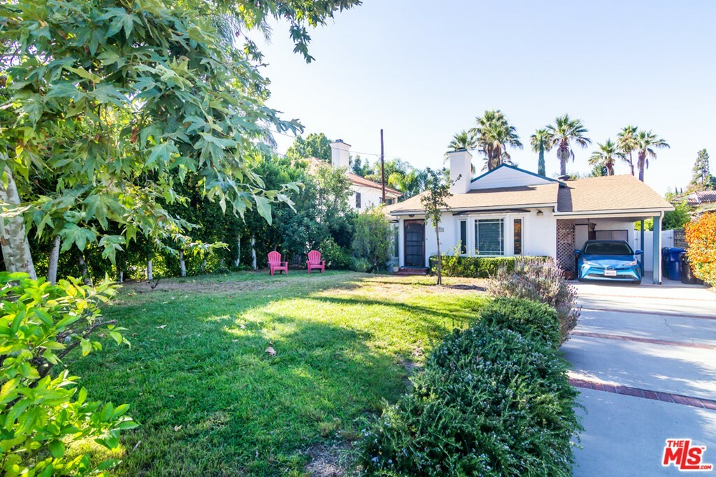 Property Photo:  12715 Weddington Street  CA 91607 