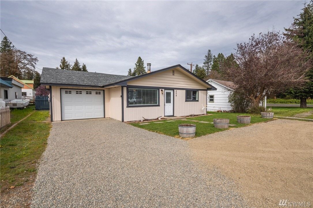Property Photo:  508 Lincoln Ave  WA 98922 