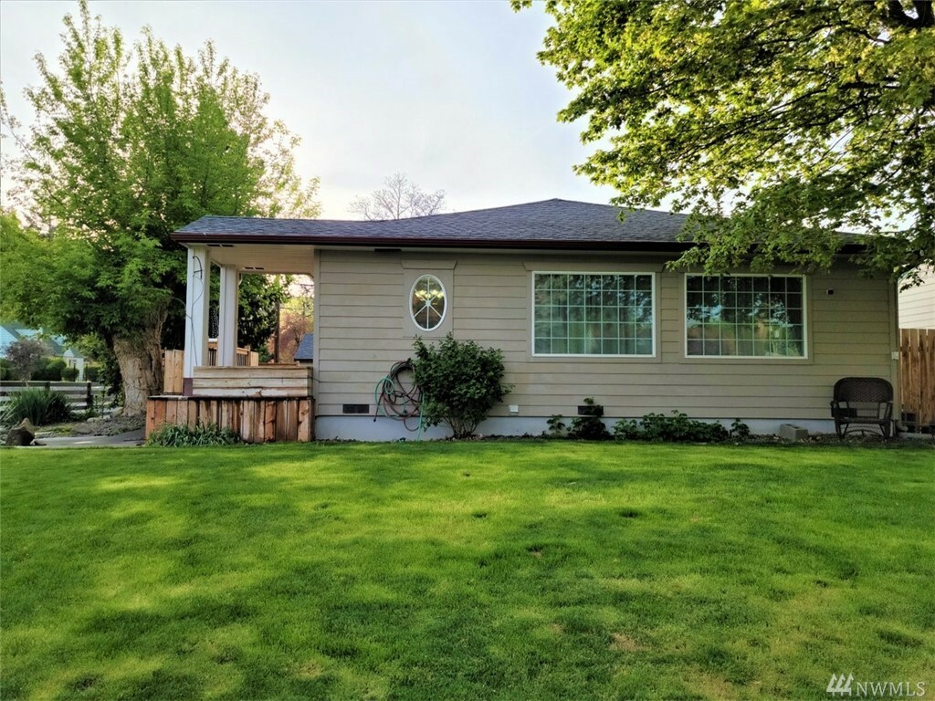 Property Photo:  161 F St SW  WA 98823 