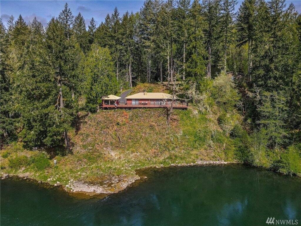Property Photo:  2500 Spencer Rd  WA 98564 