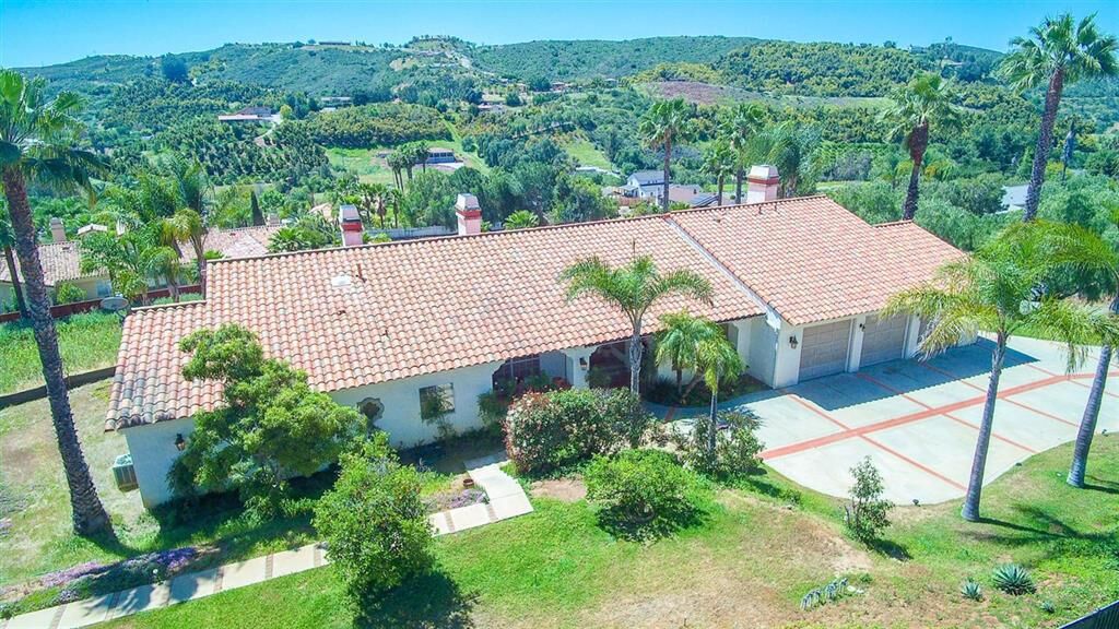 Property Photo:  3044 Southwind Ln  CA 92084 