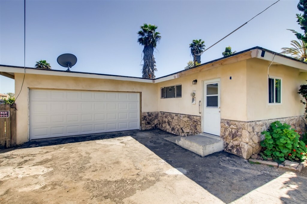 Property Photo:  371 Redwood Ave  CA 92008 