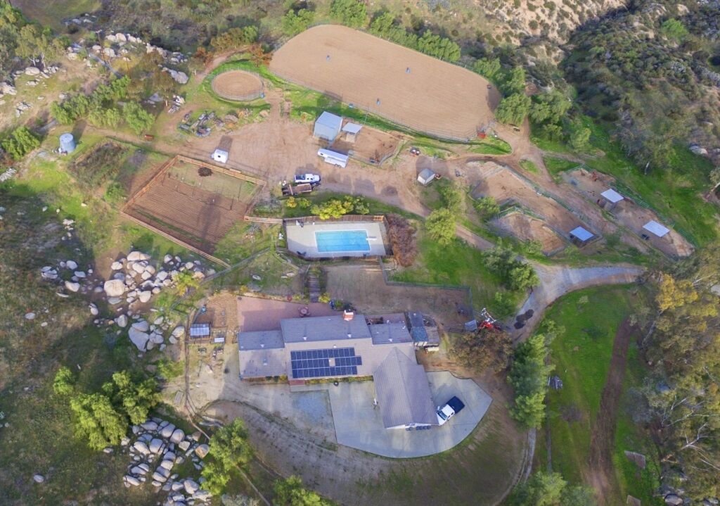 Property Photo: 33085 Chameleon Rd CA 92544