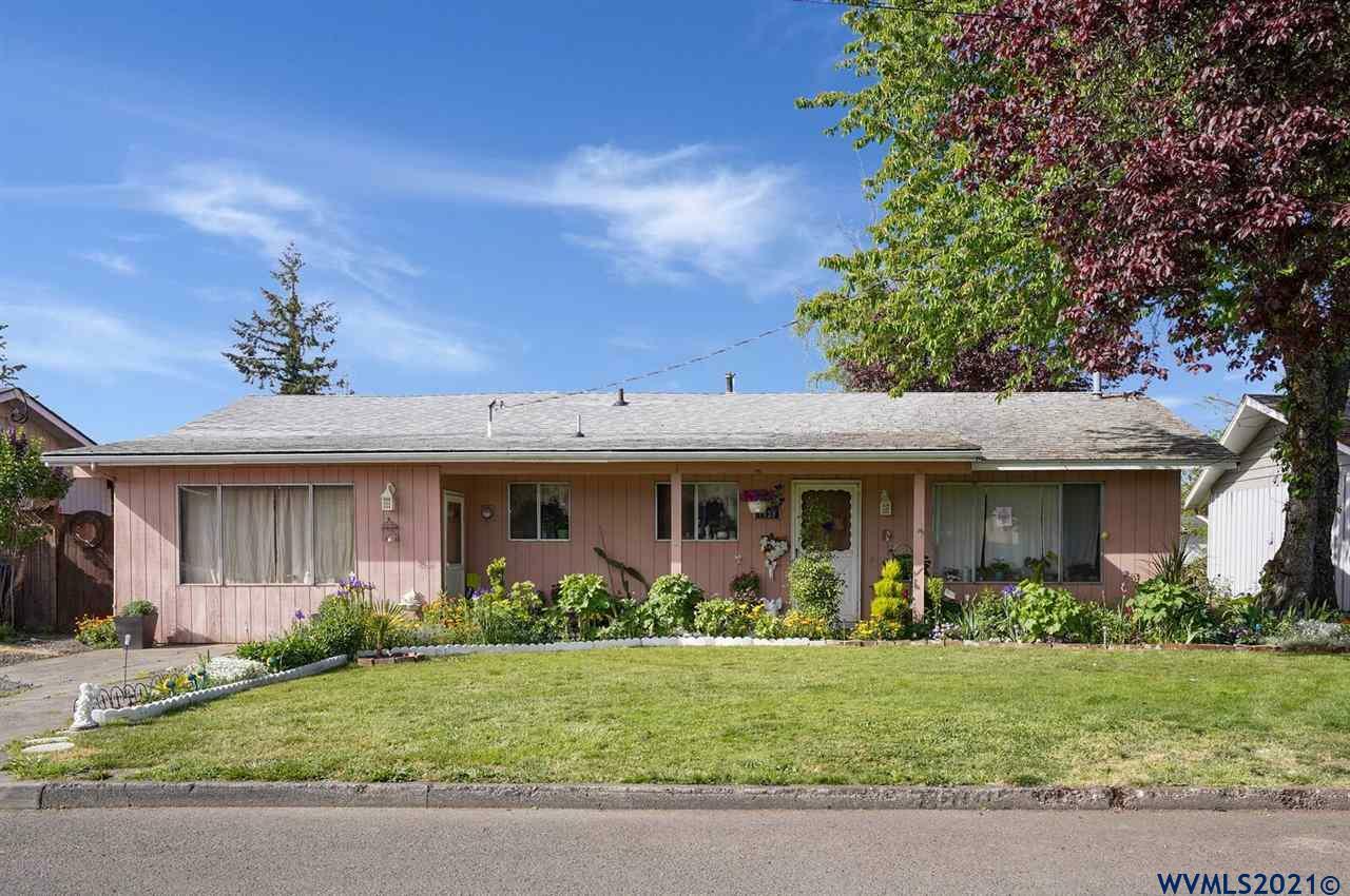 Property Photo:  1039  McKinley St  OR 97071 