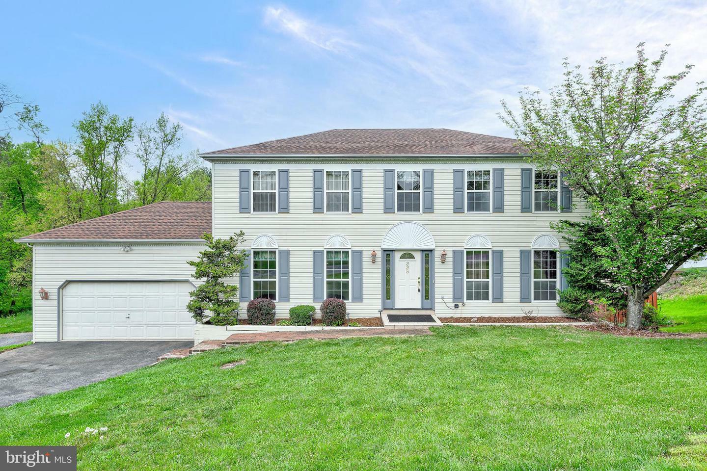 Property Photo: 225 Eden Road PA 17319