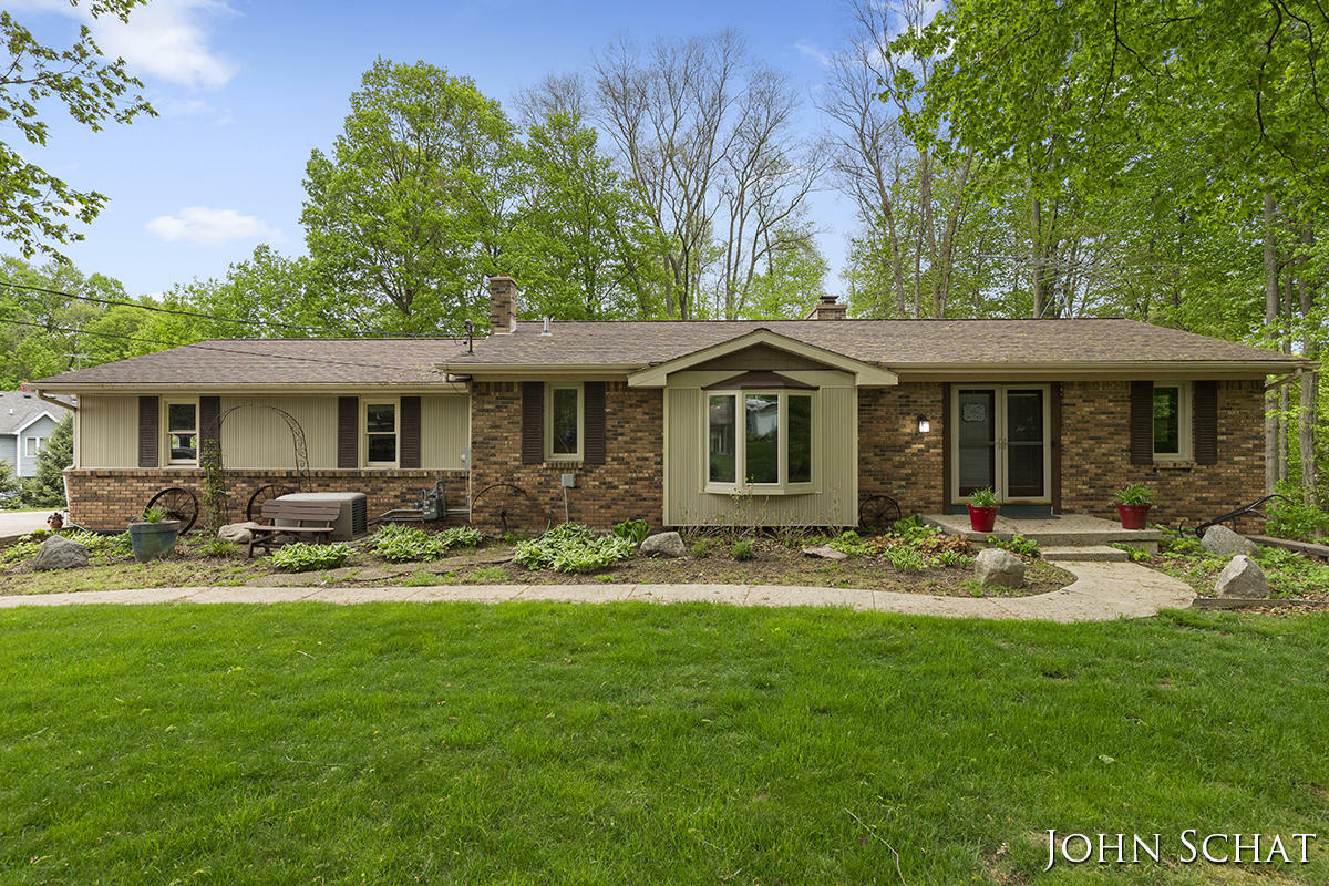 Property Photo:  2735 Silverwood Street SW  MI 49315 