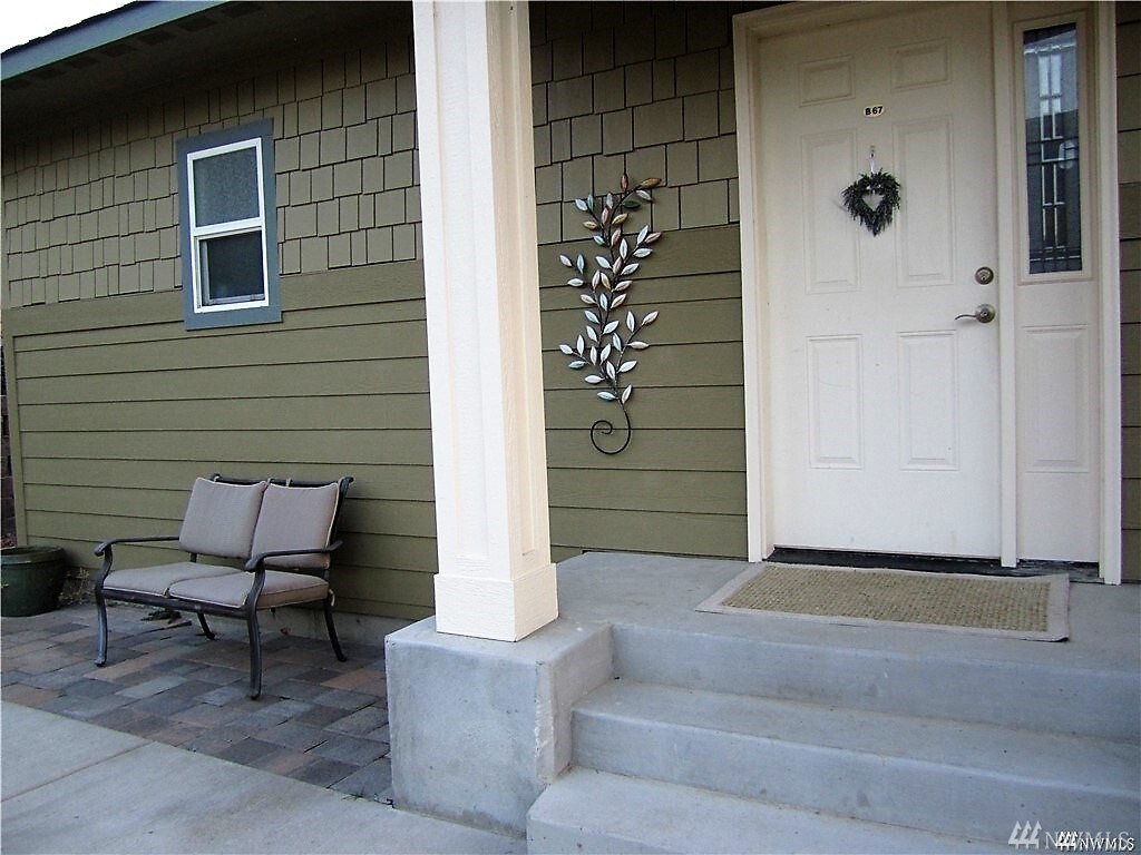 Property Photo: 9252 Red Cliff Dr NW B67 WA 98848