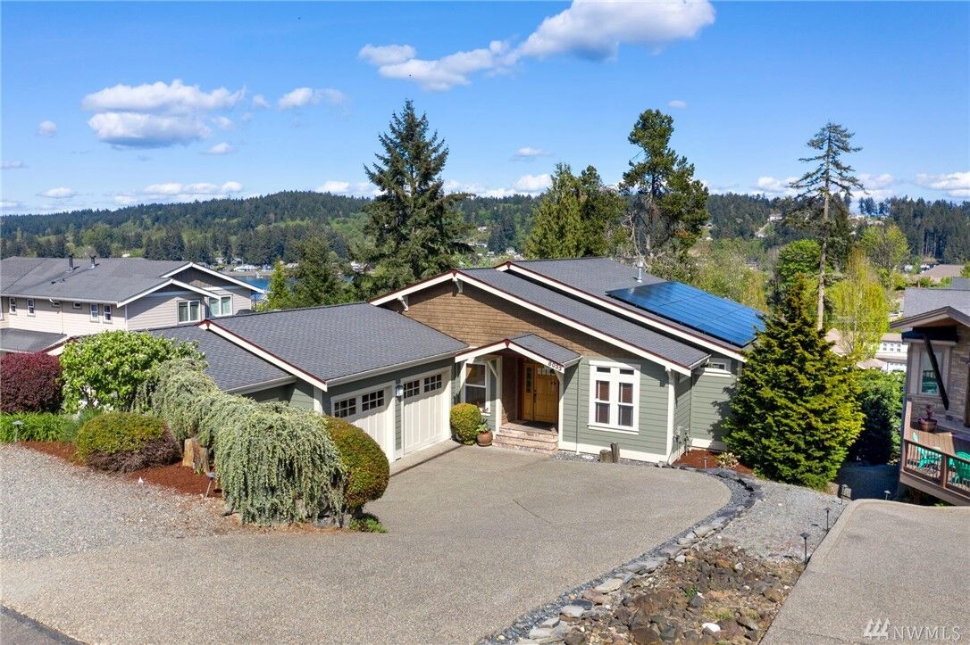Property Photo: 8033 Bayridge Ave WA 98332