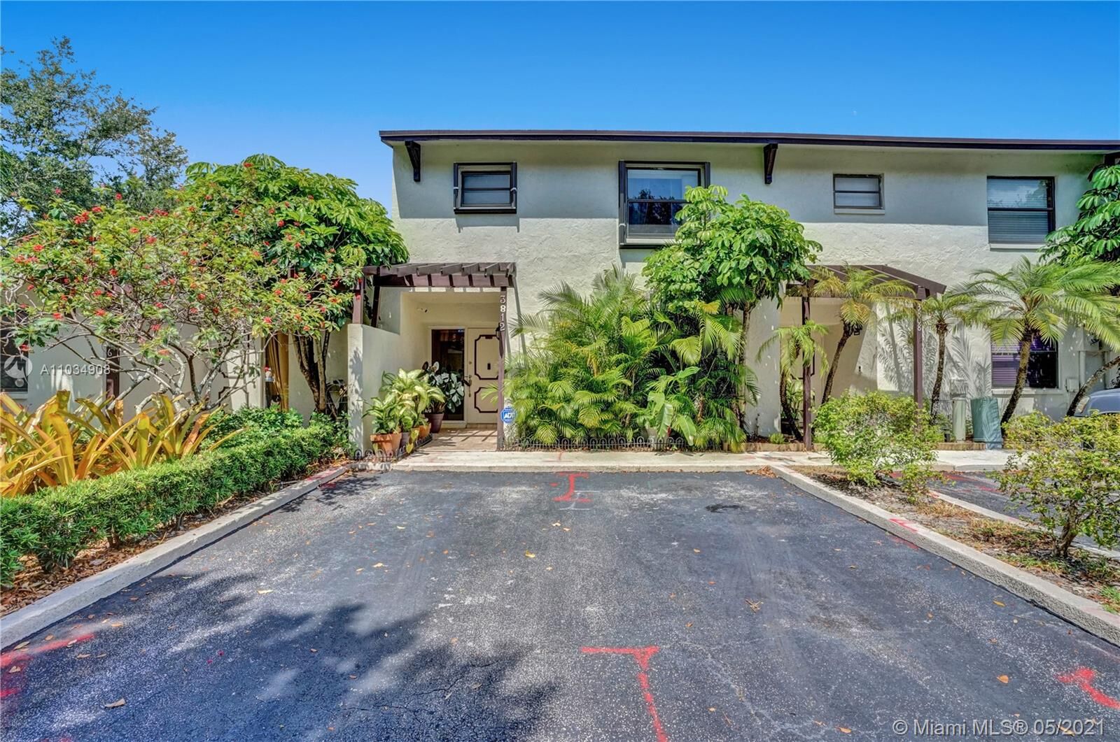 Property Photo: 3812 SW 68th Way 13-F FL 33023