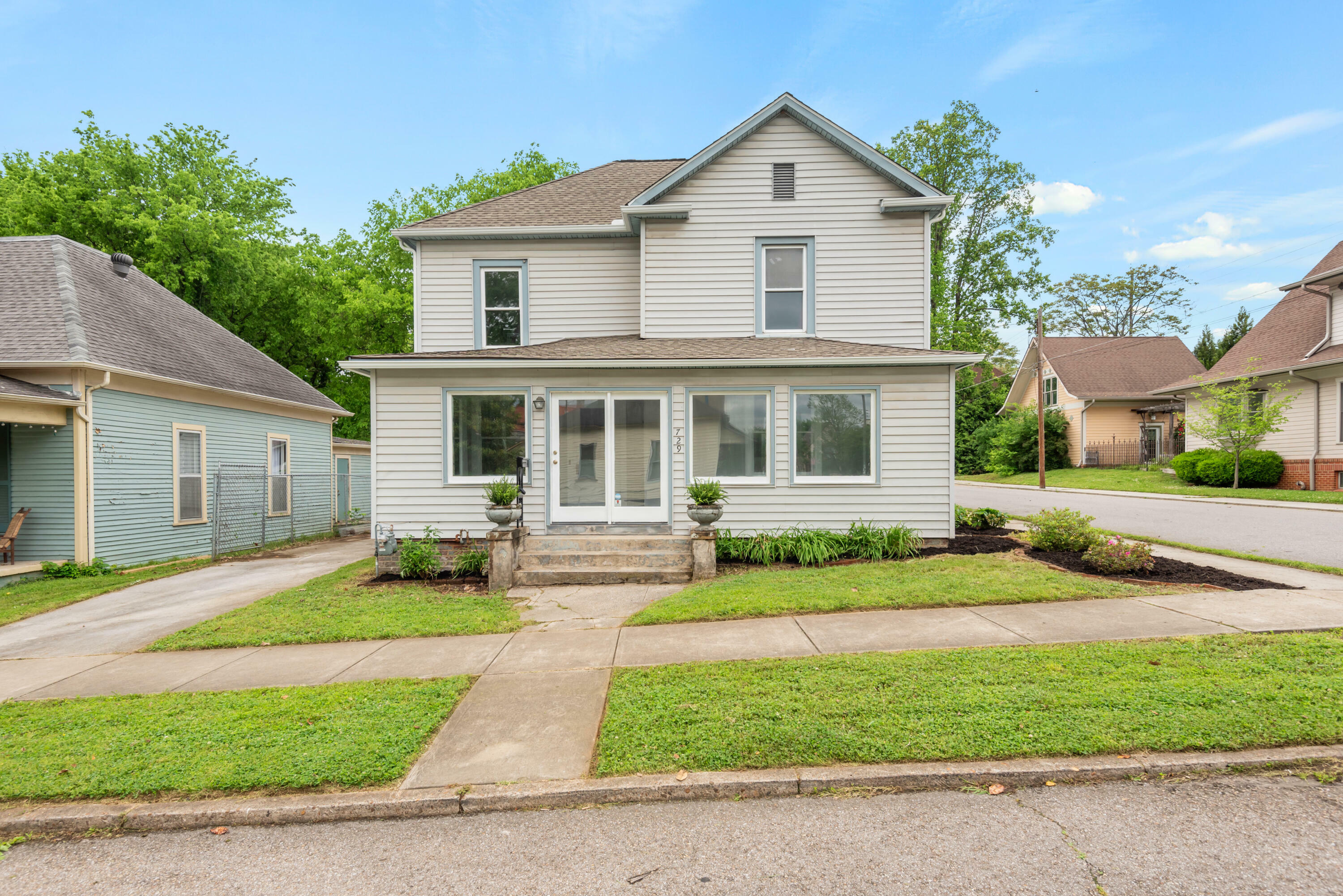 Property Photo:  729 Gratz St  TN 37917 