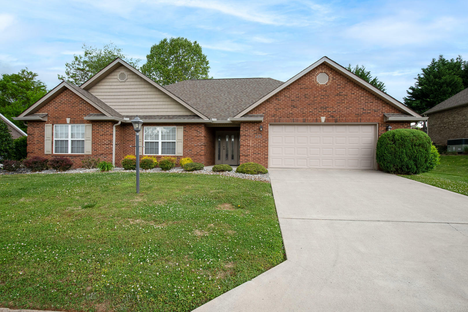 Property Photo:  335 Royal Oaks Drive  TN 37801 