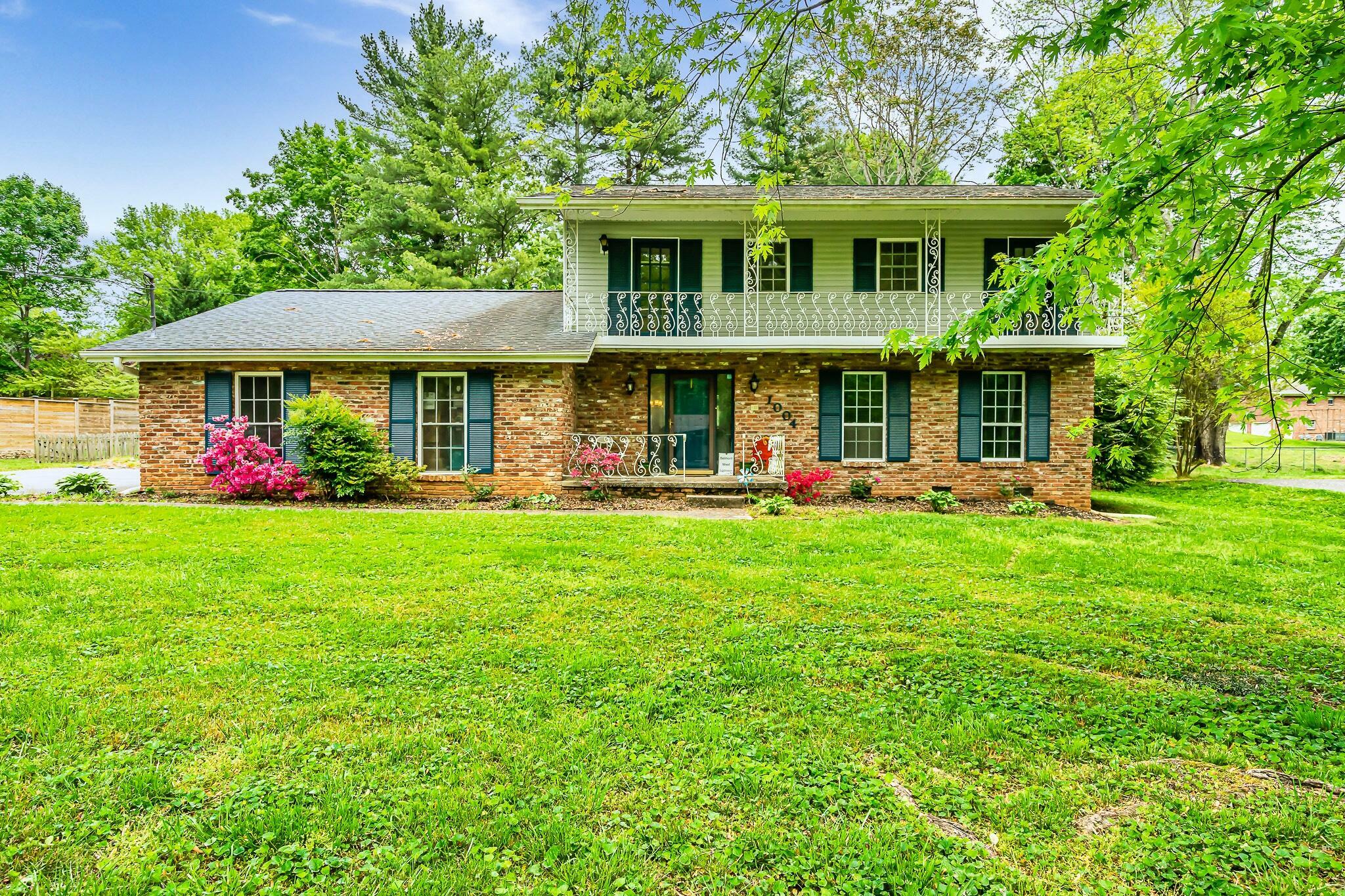 Property Photo:  1004 Sanders Rd  TN 37923 