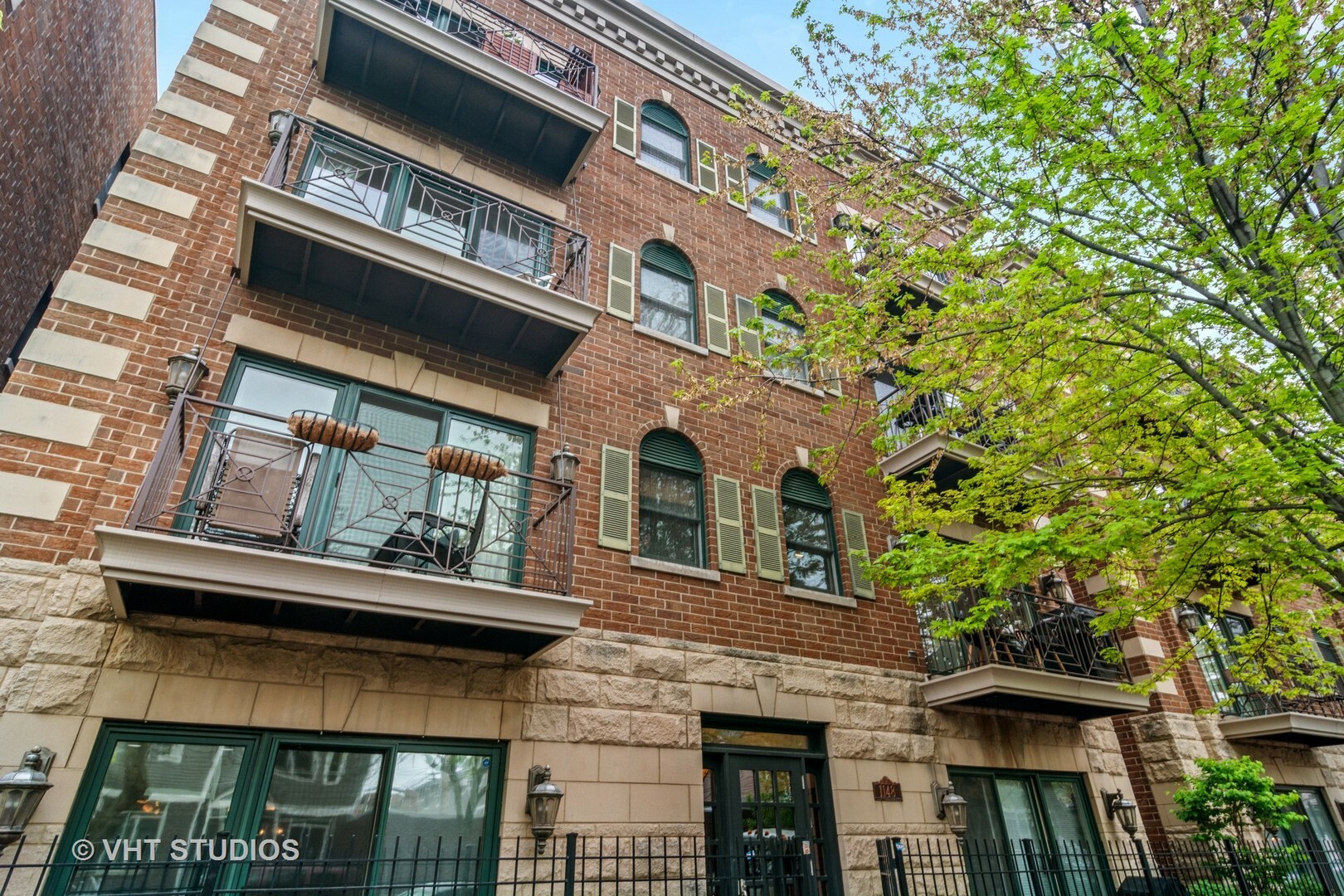 Property Photo:  1148 W Roscoe Street 3E  IL 60657 