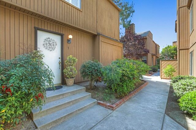 Property Photo:  121 Arlington Drive 3  CA 91105 