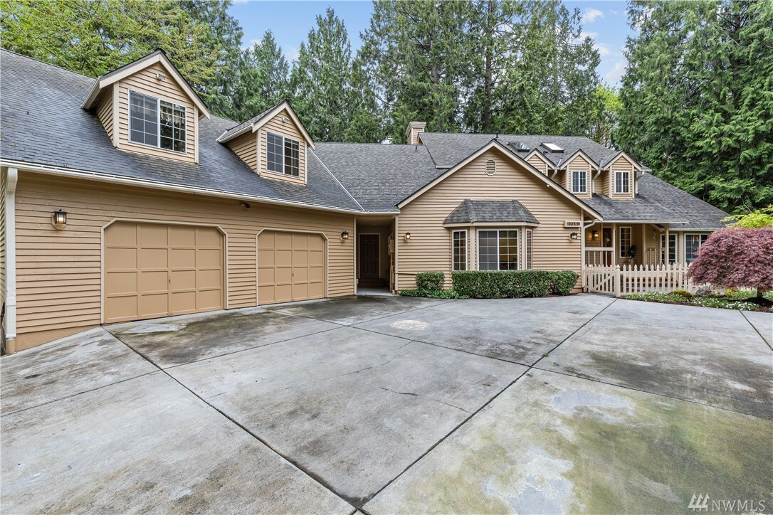 Property Photo:  20201 NE 163rd St  WA 98077 