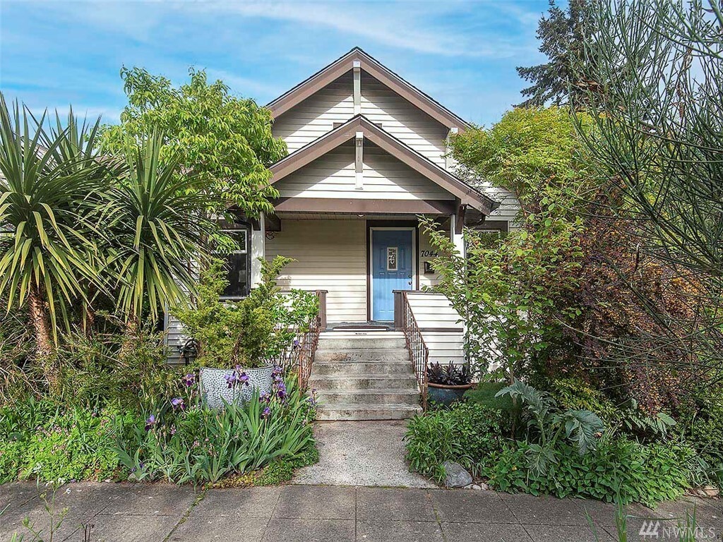 Property Photo: 7044 Mary Ave NW WA 98117