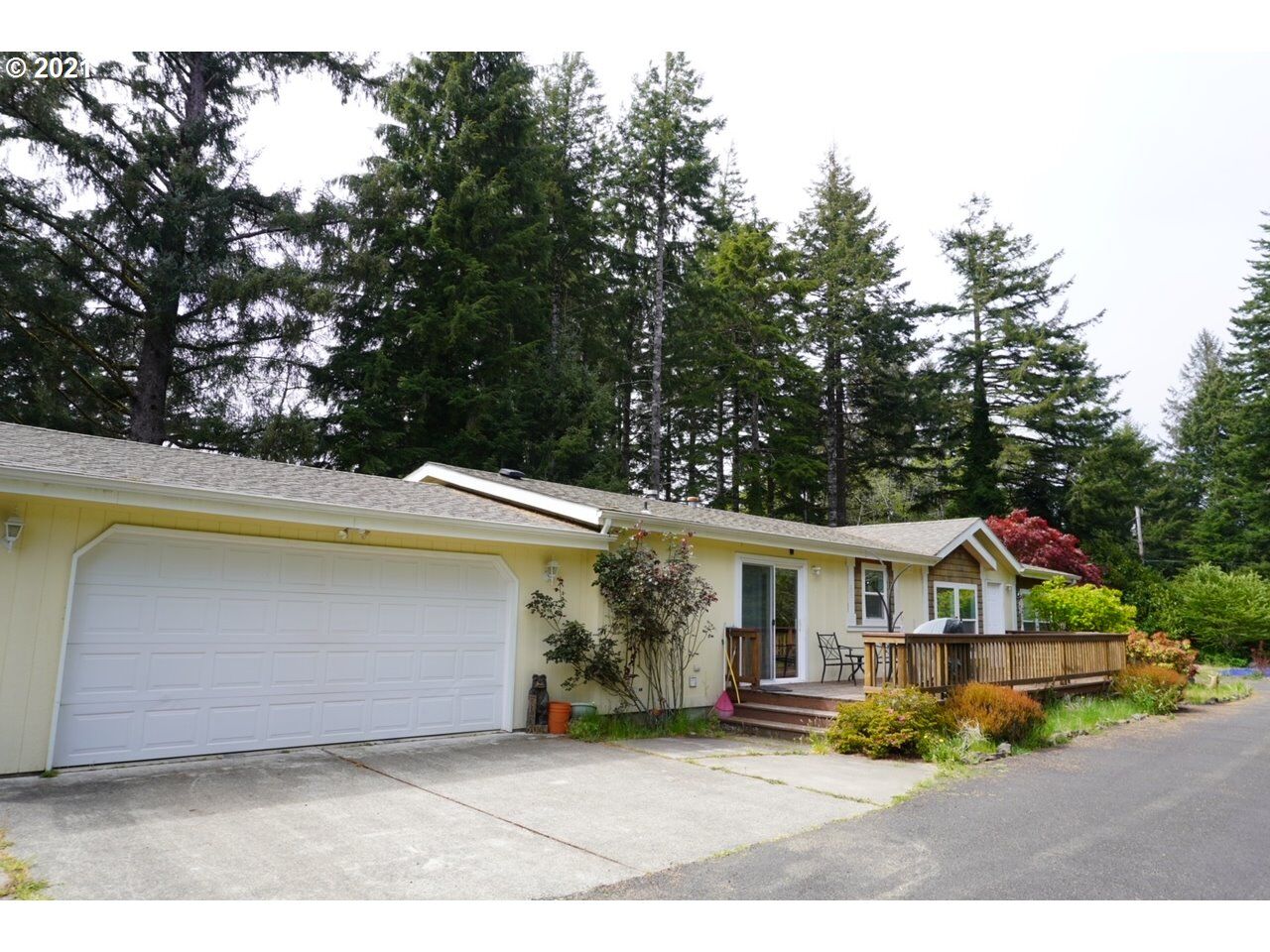 Property Photo: 5064 Mitchell Loop OR 97439