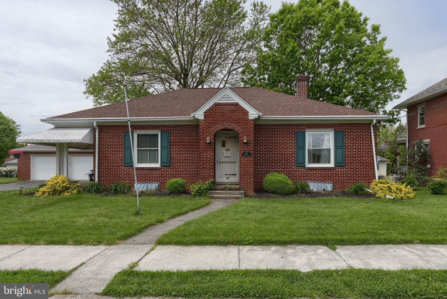 Property Photo: 407 S Grant Street PA 17078