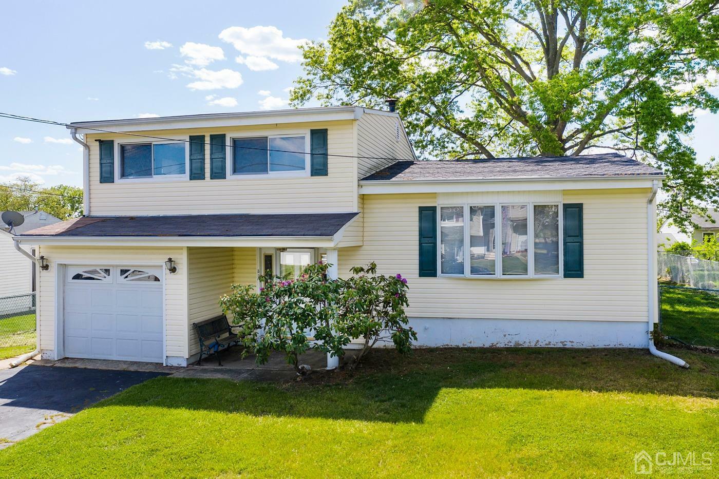 Property Photo:  31 Hastings Road  NJ 08857 