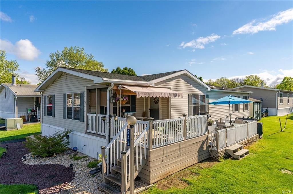 Property Photo: 242 Boxwood Court PA 18014