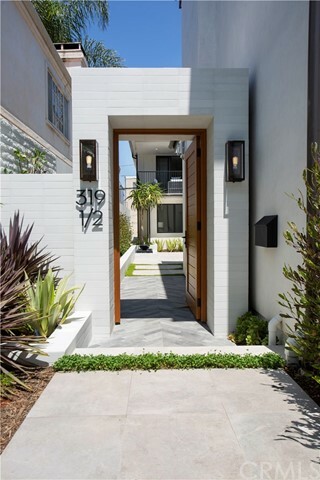 Property Photo: 319 1/2 Jasmine CA 92625