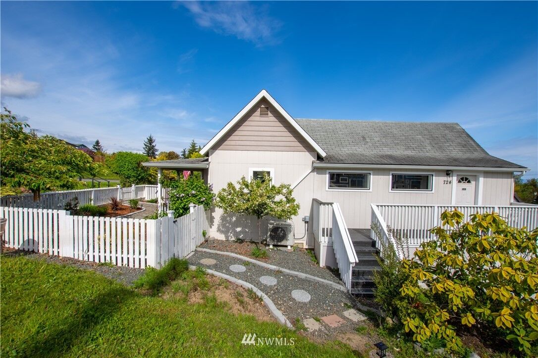 Property Photo: 724 S Chambers Street WA 98362