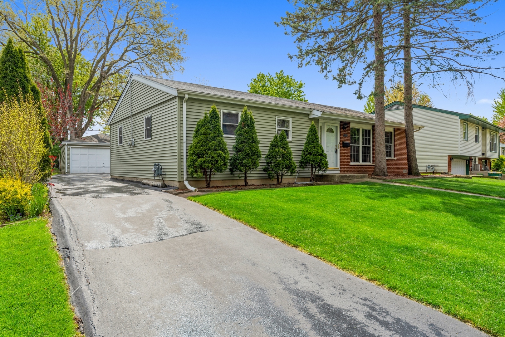 Property Photo:  1133 Valley Stream Drive  IL 60090 