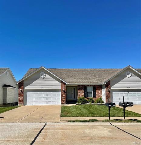 Property Photo: 1710 Lexington Pl 63048