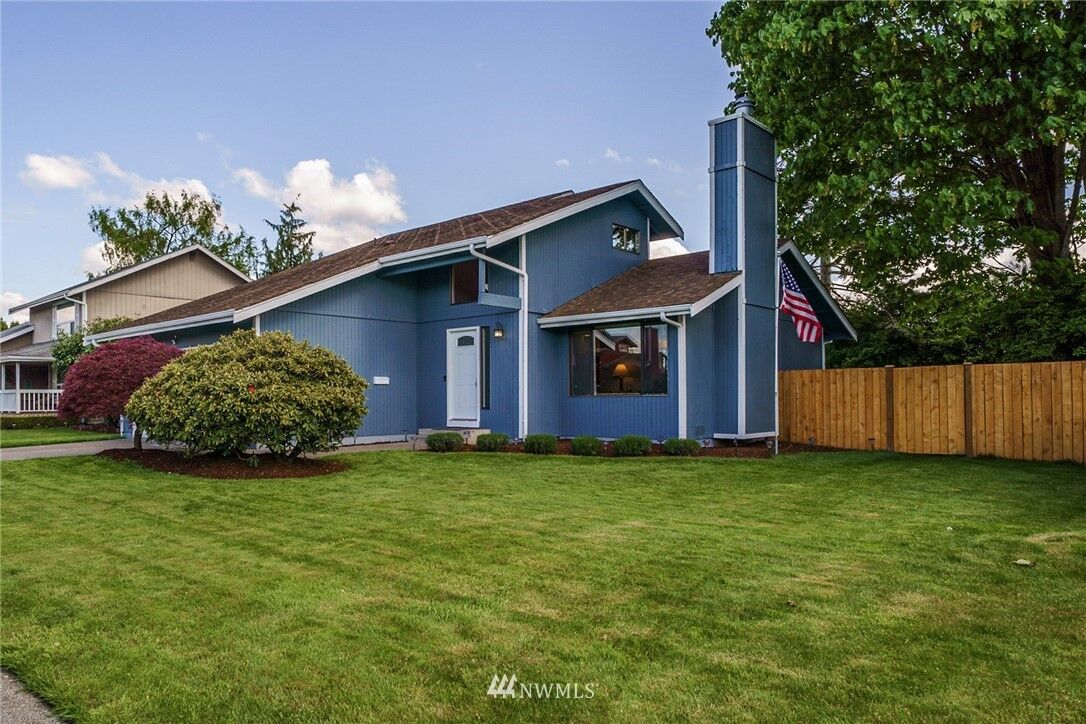 Property Photo:  513 Charwila Lane  WA 98022 