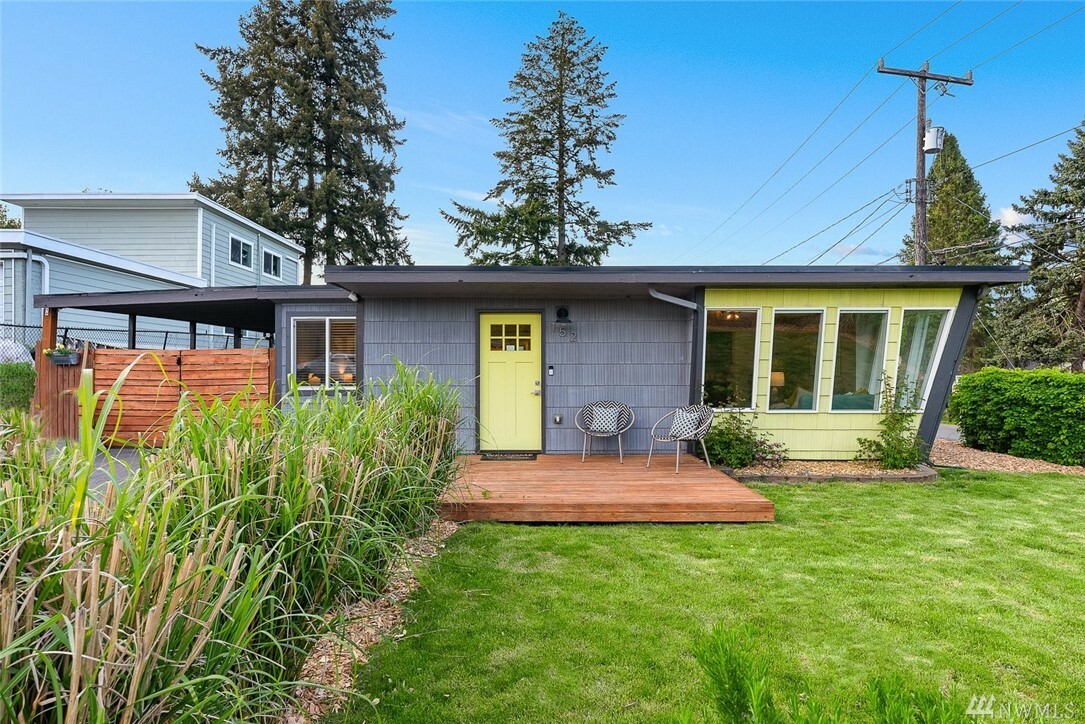 Property Photo:  152 S 112th St  WA 98168 