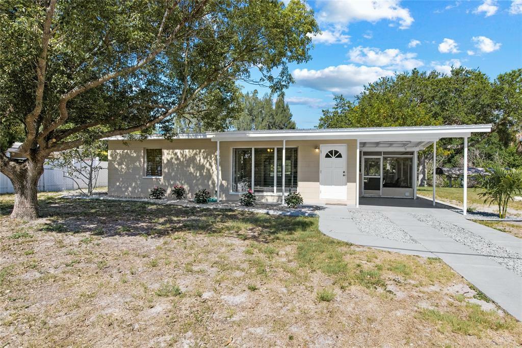 Property Photo:  3633 Easy Street  FL 33952 