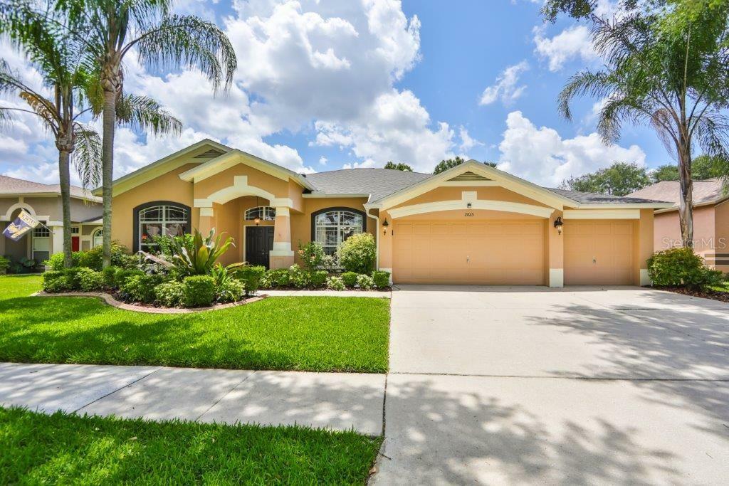 Property Photo:  2825 Laurel Leaf Drive  FL 33594 