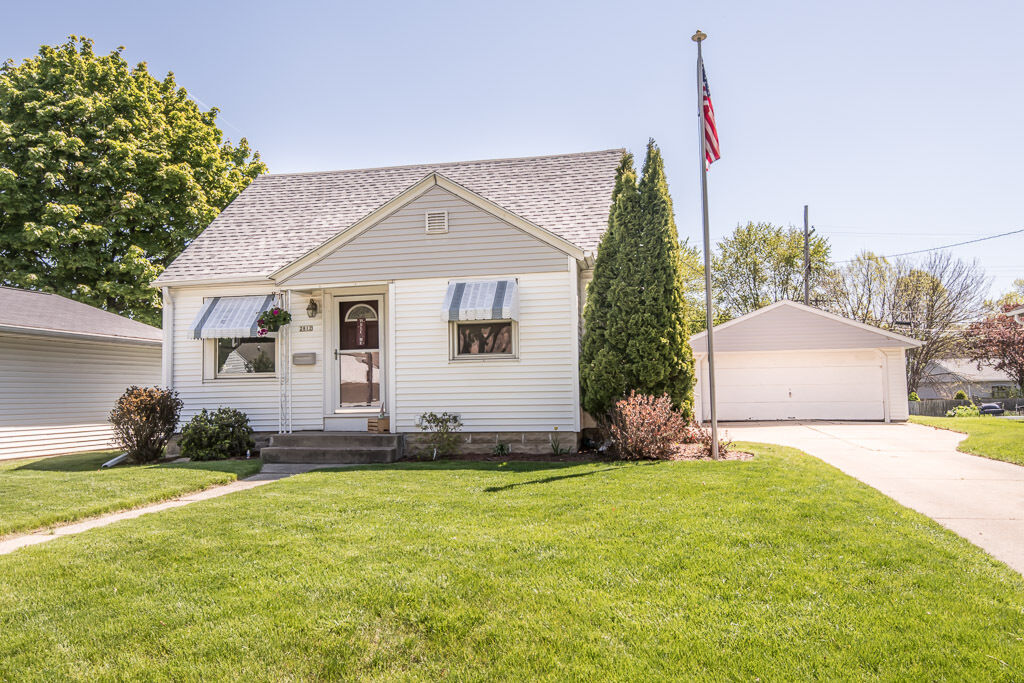 Property Photo:  2812 S 88th St  WI 53227 