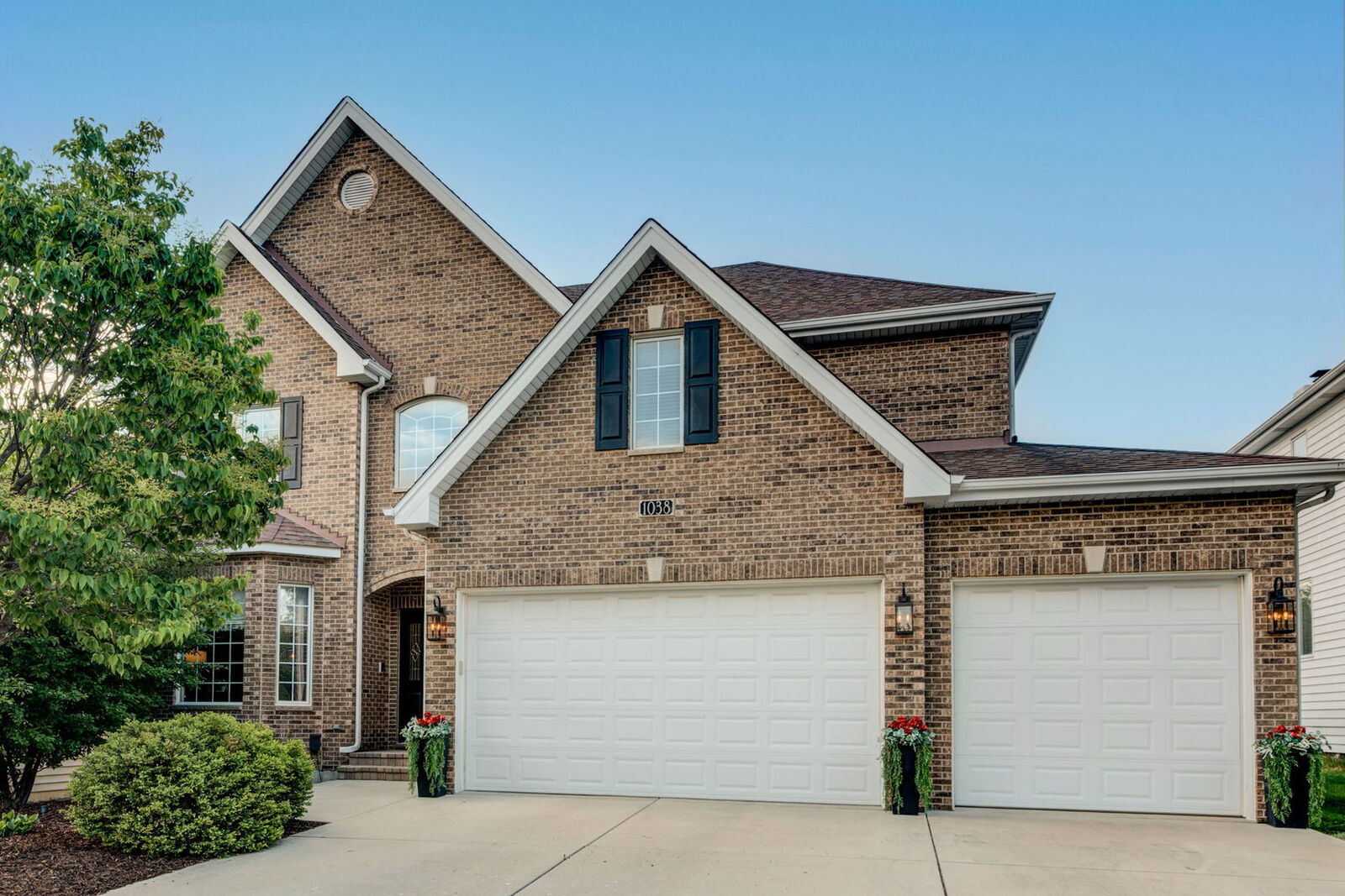 Property Photo: 1038 Sean Circle IL 60561