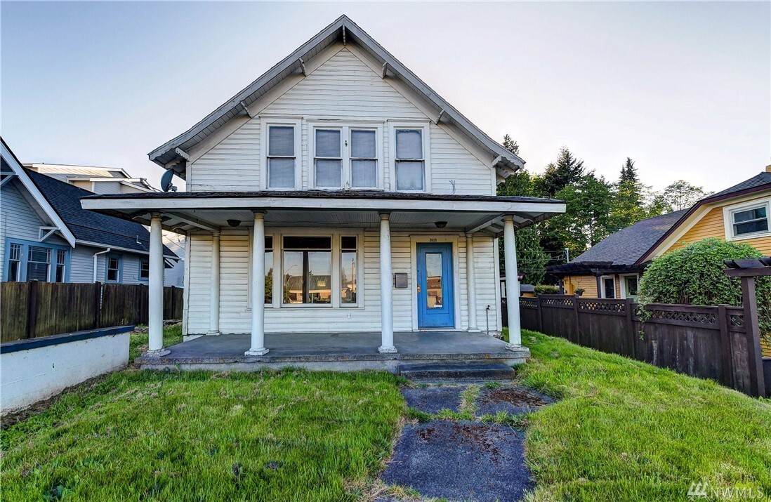 Property Photo: 3618 Rucker Ave WA 98201
