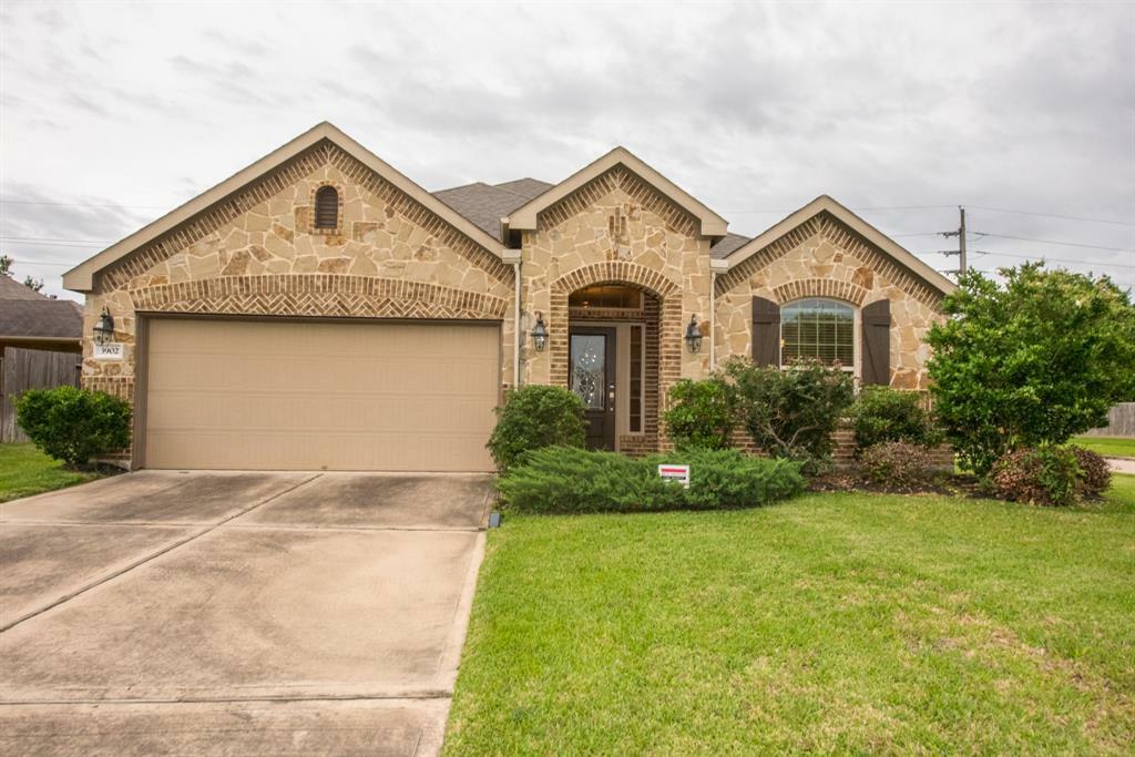 Property Photo:  3902 Raintree Village Drive  TX 77449 