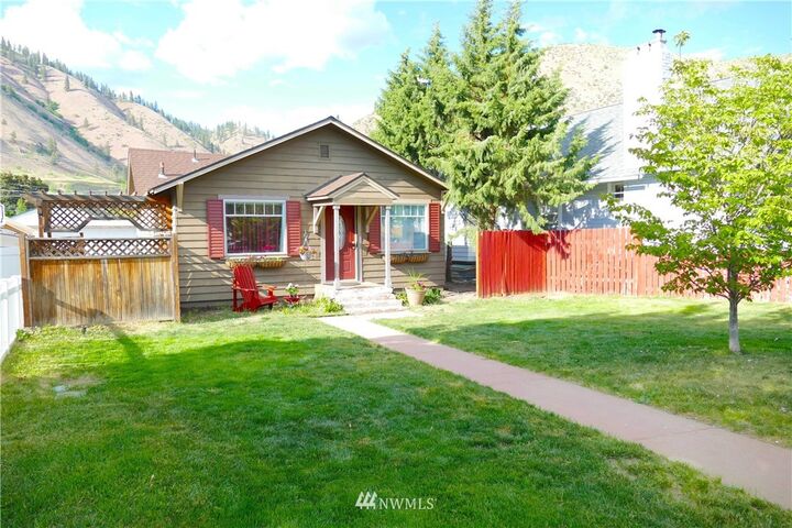 Property Photo: 321 Cottage Avenue WA 98815