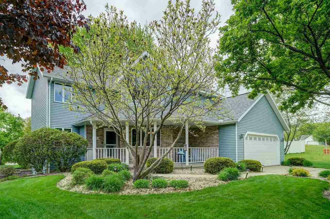 Property Photo:  110 Saratoga Cir  WI 53575 