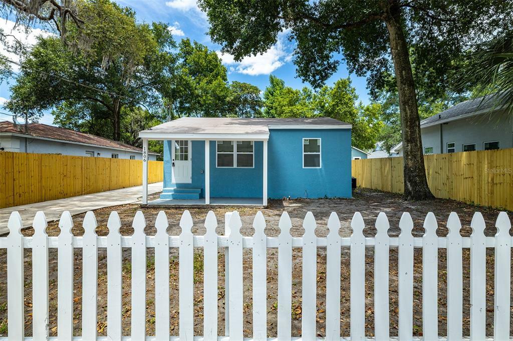 Property Photo:  1806 E Osborne Avenue  FL 33610 