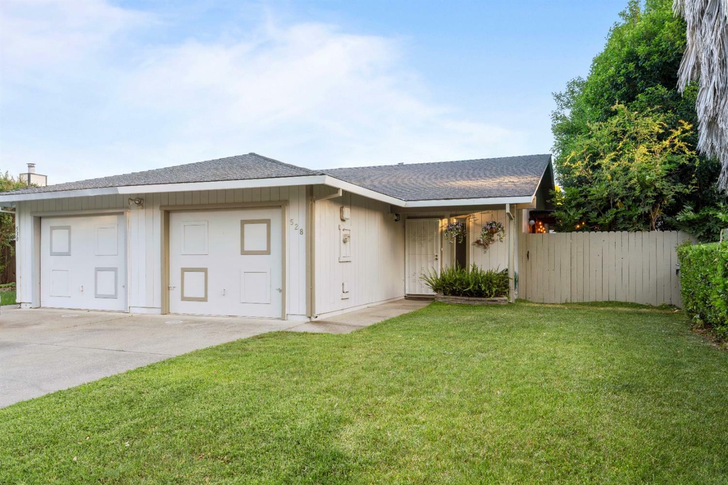 Property Photo:  528 Rivergate Way  CA 95831 