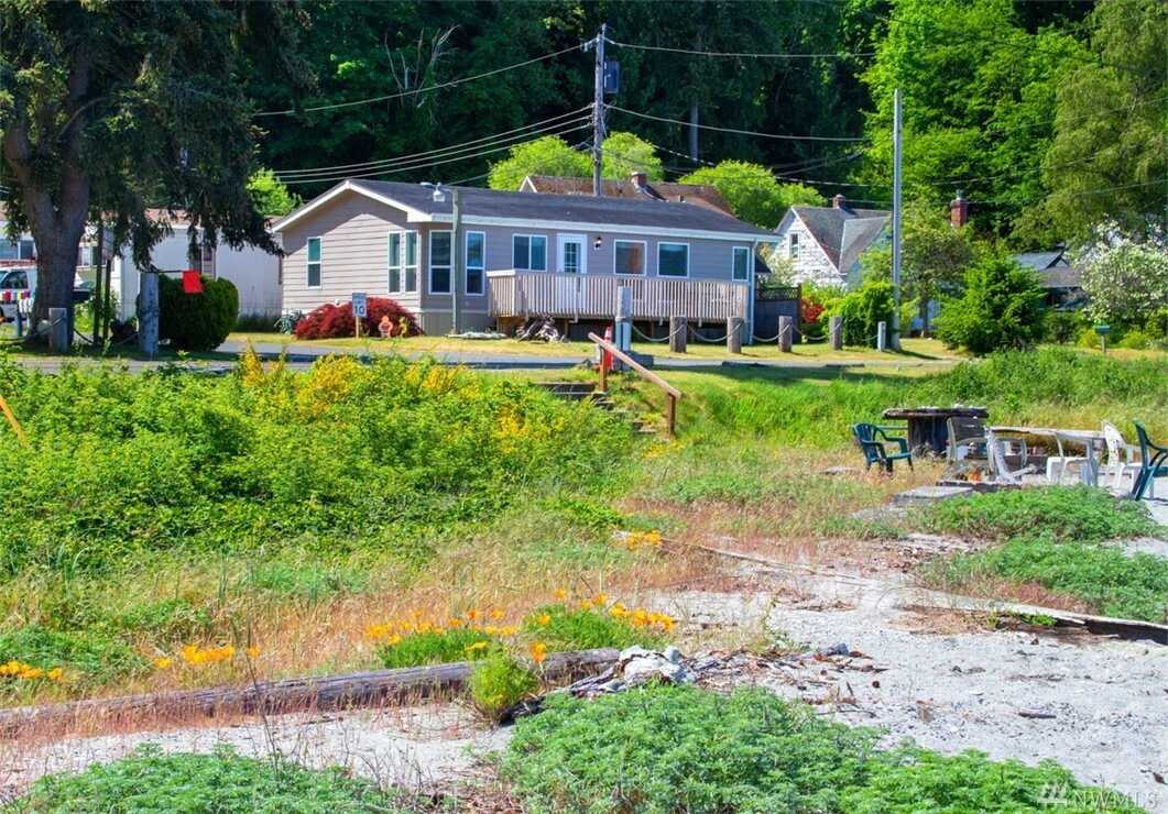 Property Photo:  4449 Beach Dr E 1  WA 98366 