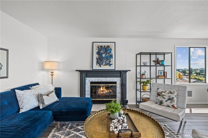Property Photo:  10106 Greenwood Ave N 304  WA 98133 