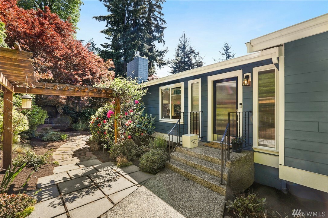 Property Photo: 10129 NE 113th Place WA 98033