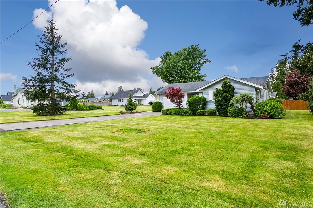 Property Photo:  304 Harrison St  WA 98276 