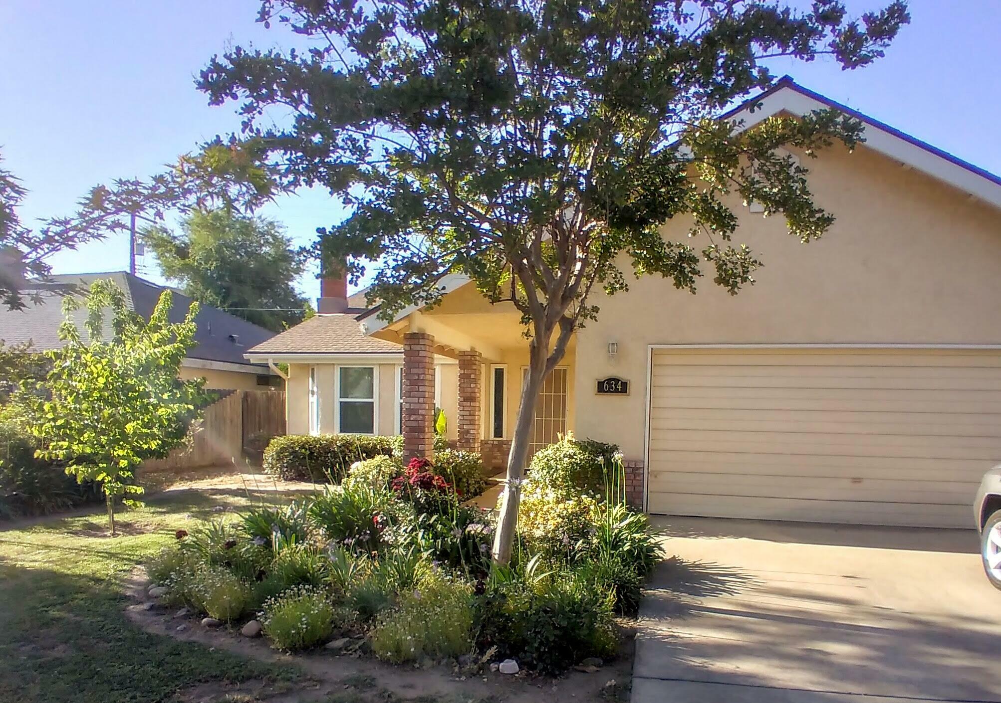 Property Photo:  634 W Vassar Avenue  CA 93277 