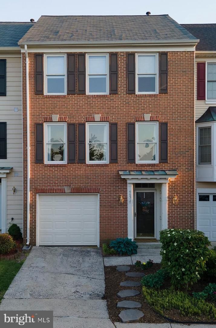 Property Photo:  46517 River Meadows Terrace  VA 20165 