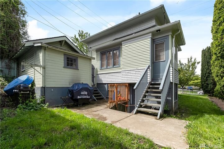 Property Photo:  1300 Humboldt St  WA 98225 