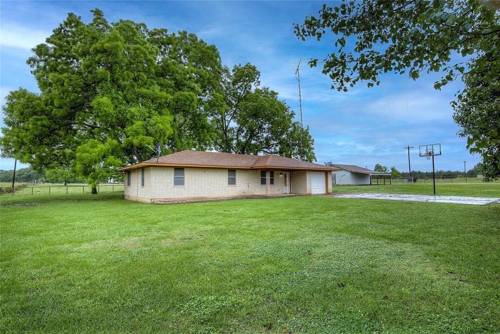 Property Photo: 583 County Road 4775 TX 75482