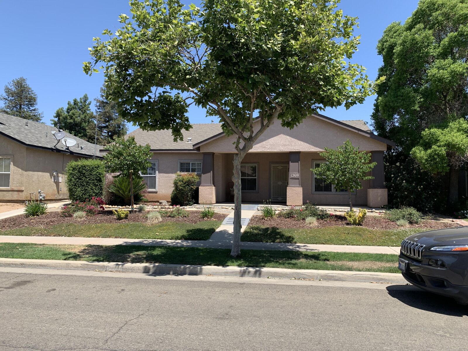 Property Photo:  1269 Vine Street  CA 93221 